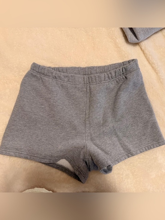 Aritzia Pants - Aritzia Perfect SweatShorts